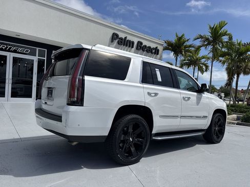 Used 2018 Cadillac Escalade Luxury AWD/4WD image 24