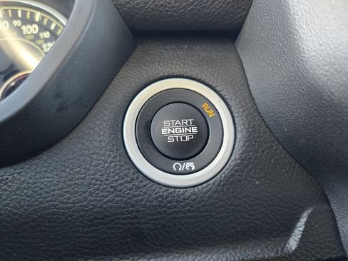 Used 2023 RAM 1500 Laramie AWD/4WD image 32