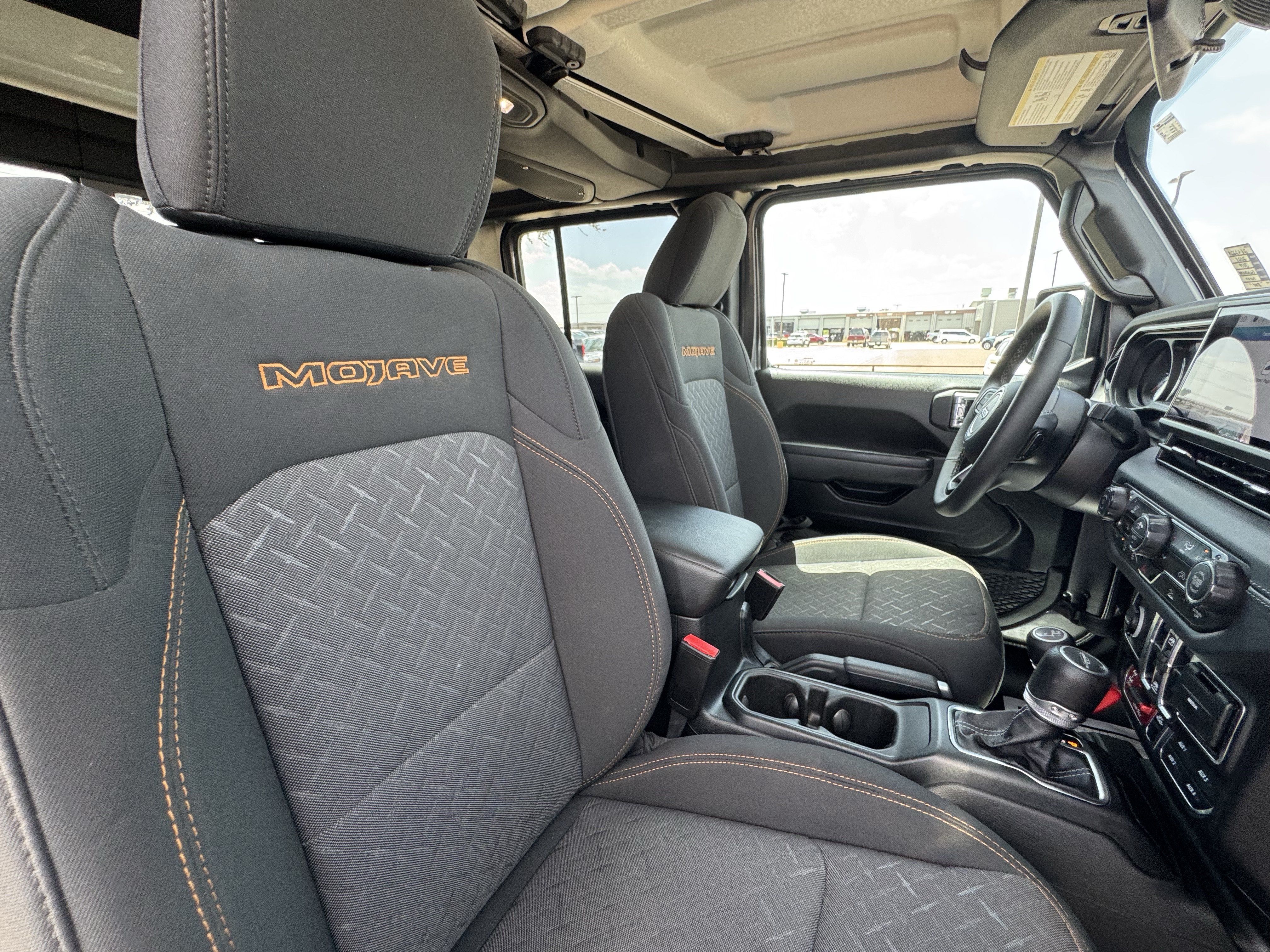 Used 2025 Jeep Gladiator Mojave AWD/4WD image 36