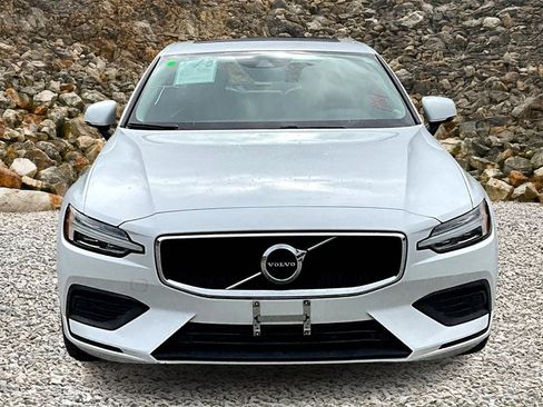 Used 2020 Volvo S60 T6 Momentum image 3
