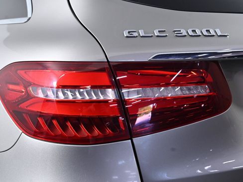 Used 2019 Mercedes-Benz GLC 300 4MATIC image 7