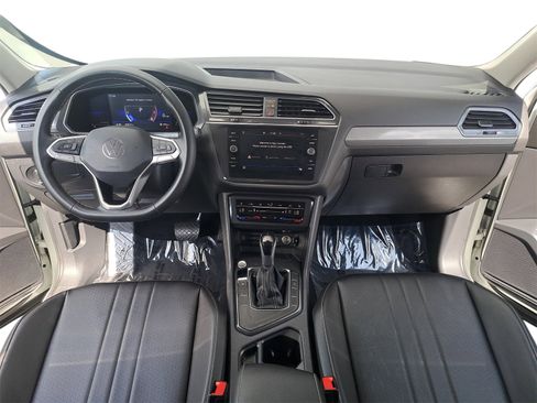 Used 2022 Volkswagen Tiguan SE image 9