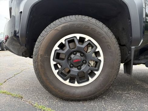 Used 2024 Toyota Tacoma TRD Off-Road AWD/4WD image 17