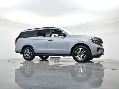 Used 2025 Ford Expedition Active image 34