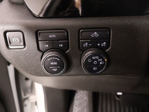 Used 2023 Chevrolet Silverado 1500 RST AWD/4WD image 9