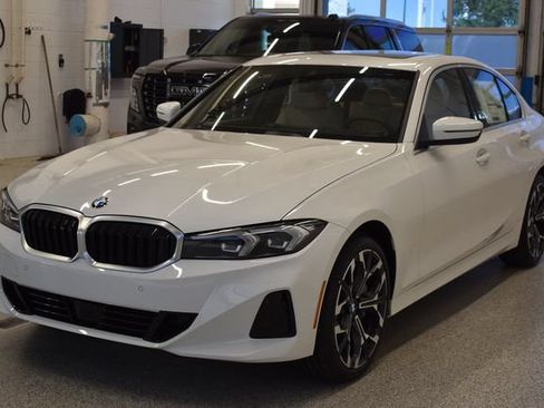 New 2026 BMW 330i xDrive Sedan w/ Premium Package AWD/4WD image 9