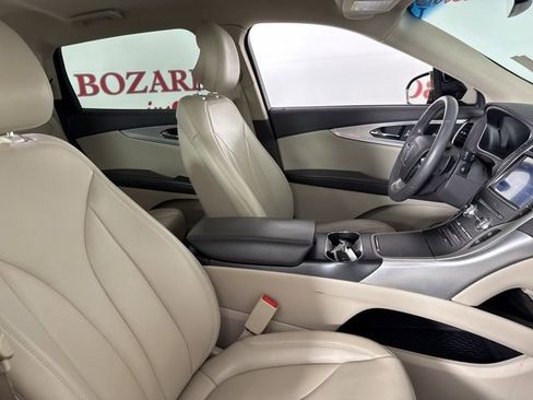 Used 2019 Lincoln Nautilus FWD image 16