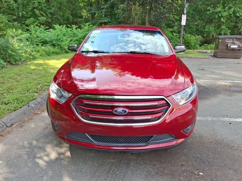 Used 2017 Ford Taurus Limited FWD image 2