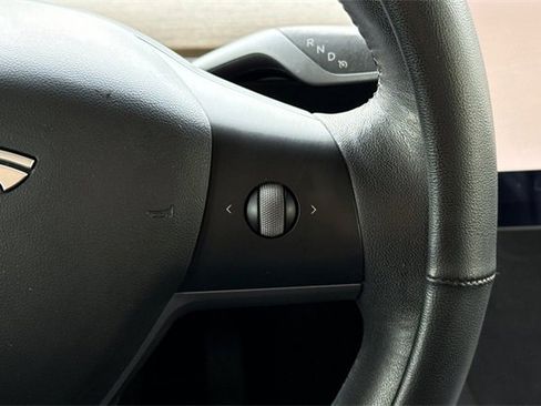 Used 2022 Tesla Model Y Long Range image 31