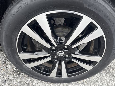 Used 2018 Nissan Kicks SV image 10