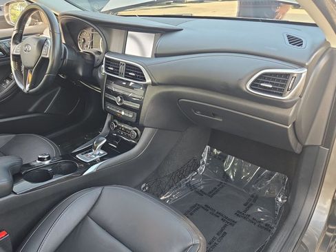 Used 2017 INFINITI QX30 w/ Cargo Package FWD image 21