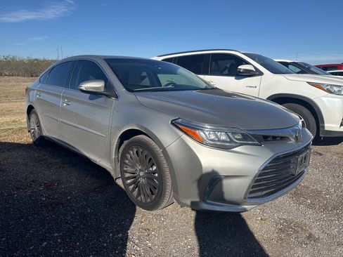 Used 2017 Toyota Avalon Touring image 2