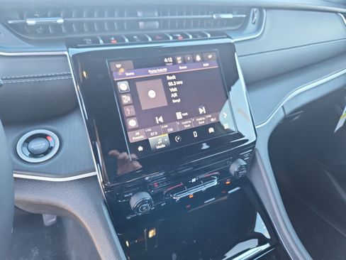 New 2026 Jeep Grand Cherokee L Laredo image 13