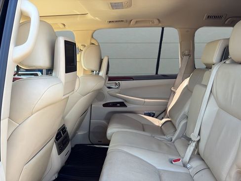 Used 2015 Lexus LX 570 4WD w/ Luxury Package image 18