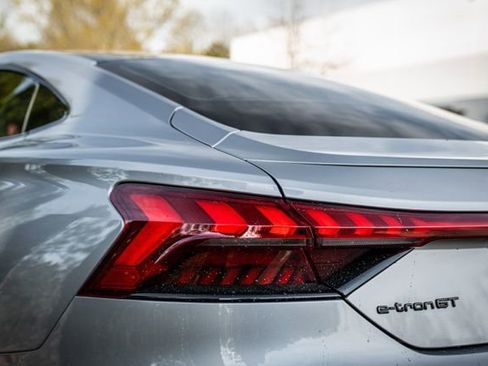 Used 2022 Audi e-tron GT Premium Plus image 17
