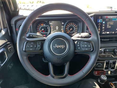 Used 2024 Jeep Wrangler Unlimited Rubicon AWD/4WD image 8
