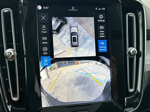 Certified 2025 Volvo XC40 B5 Plus AWD/4WD image 21