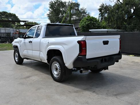 Used 2024 Toyota Tacoma SR image 3