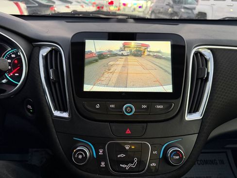 Used 2018 Chevrolet Malibu LT image 15