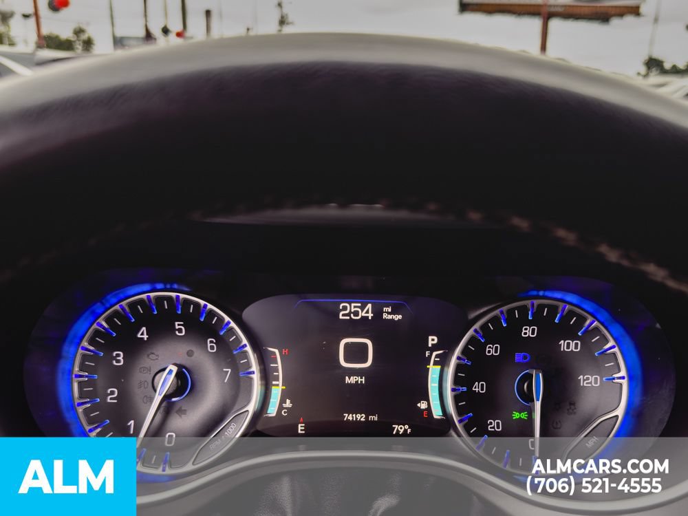 Used 2023 Chrysler Pacifica Touring-L FWD image 18