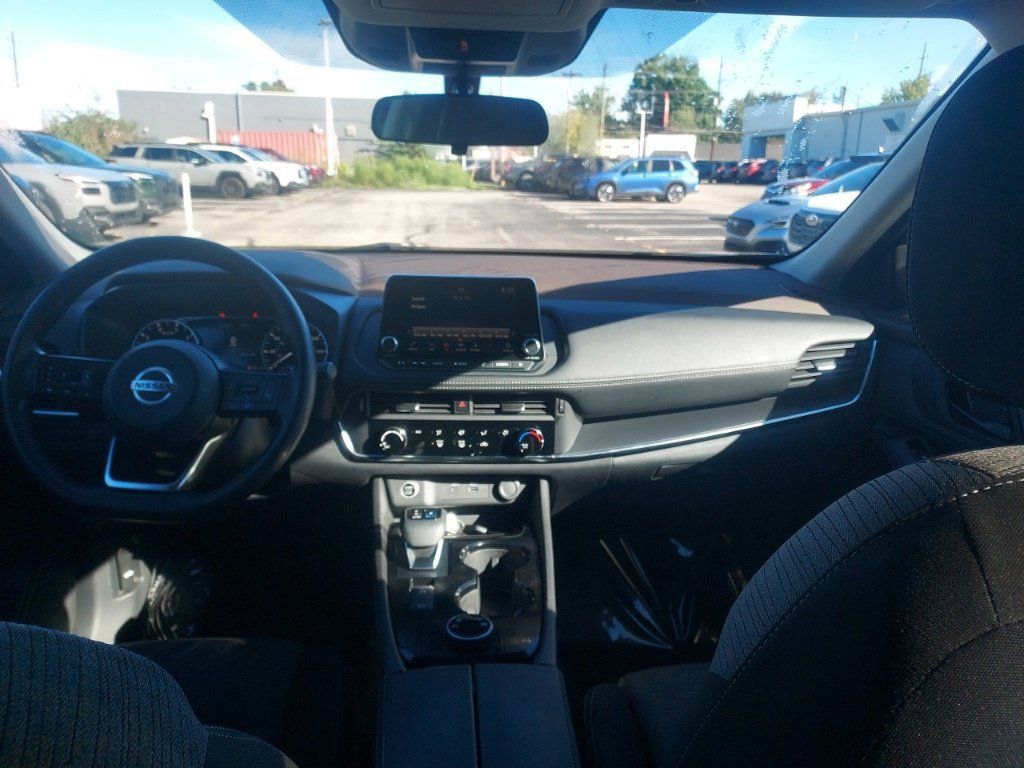 Used 2021 Nissan Rogue S AWD/4WD image 9