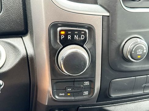 Used 2022 RAM 1500 Classic SLT AWD/4WD image 16