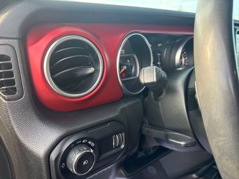 Used 2023 Jeep Wrangler Unlimited Rubicon w/ Cold Weather Group image 15