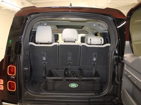 Used 2023 Land Rover Defender 130 SE image 43