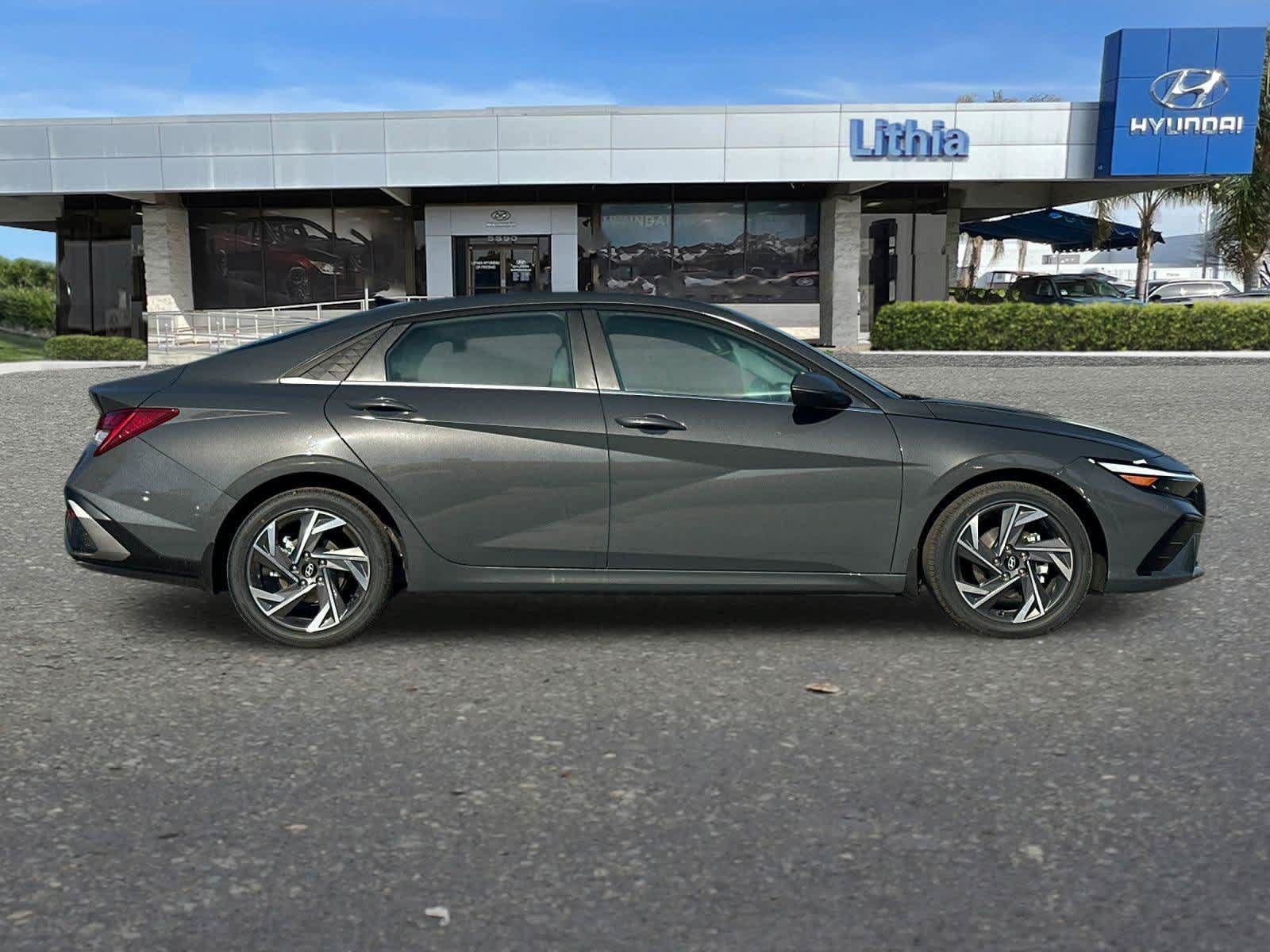 Used 2026 Hyundai Elantra Limited FWD image 9