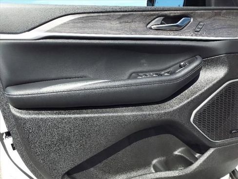 Used 2023 Jeep Grand Cherokee 4WD 4xe w/ Luxury Tech Group II image 11