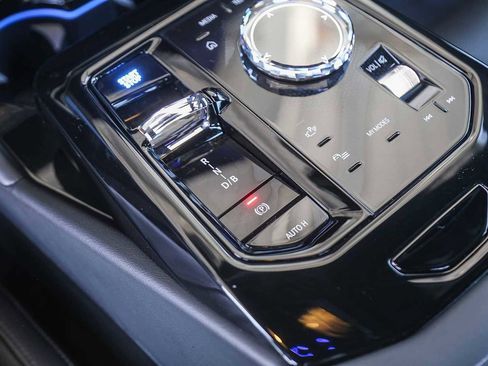 Used 2025 BMW i5 M60 w/ Executive Package image 16