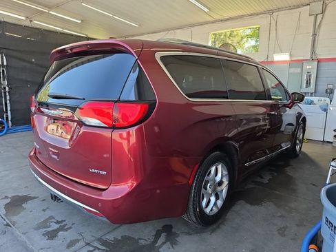 Used 2020 Chrysler Pacifica Limited FWD image 3