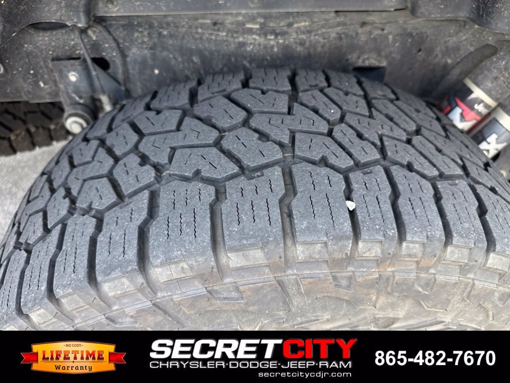 Used 2023 Jeep Gladiator Mojave w/ Cold Weather Group AWD/4WD image 16