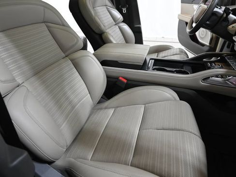 Used 2025 Lincoln Nautilus Reserve AWD/4WD image 27
