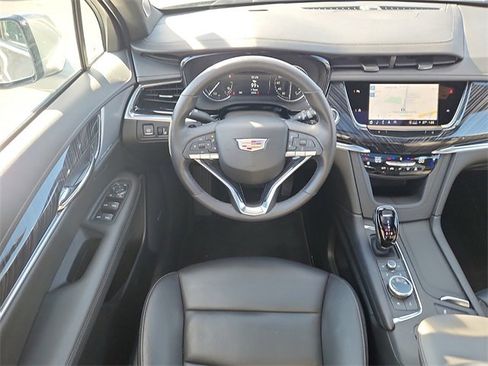 Certified 2025 Cadillac XT6 Premium Luxury image 11