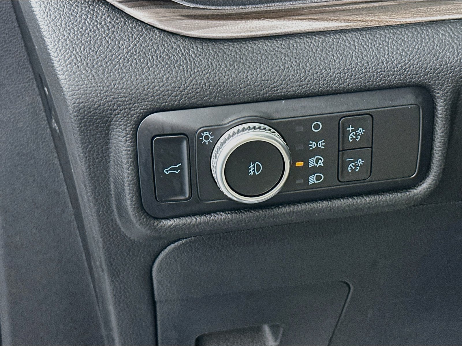 Used 2022 Ford Explorer Limited RWD image 10