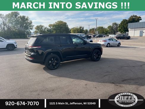 New 2025 Jeep Grand Cherokee Limited w/ Luxury Tech Group II image 8