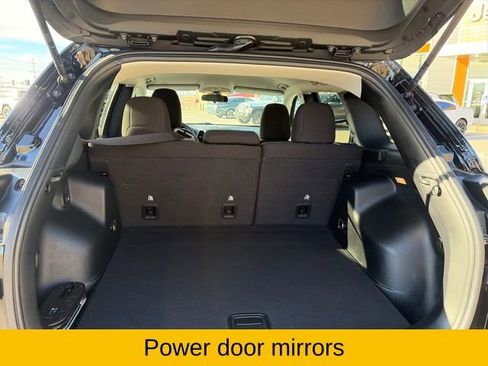 Used 2020 Jeep Cherokee Latitude image 18