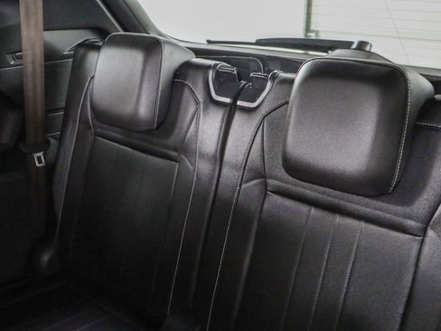 Used 2022 Volkswagen Tiguan SE R-Line image 25