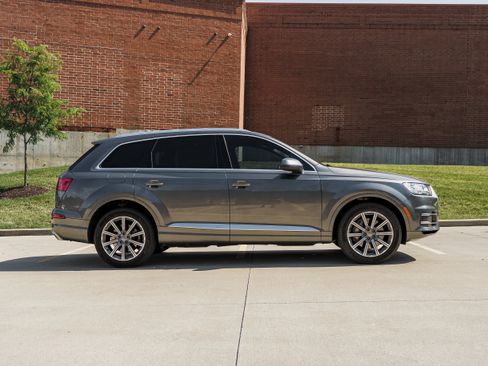 Used 2018 Audi Q7 3.0T Premium Plus w/ Premium Plus Package AWD/4WD image 2