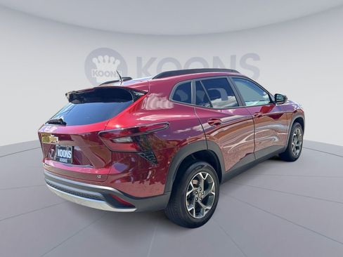 Used 2025 Chevrolet Trax LT w/ Driver Confidence Package FWD image 7