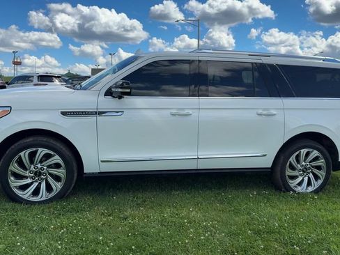Used 2024 Lincoln Navigator L Reserve AWD/4WD image 3