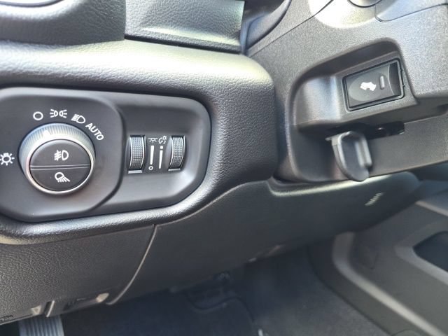 Used 2025 RAM 2500 Laramie AWD/4WD image 18