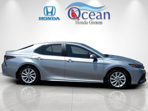 Used 2024 Toyota Camry SE FWD image 2
