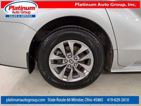 Used 2023 Toyota Sienna XLE AWD/4WD image 58