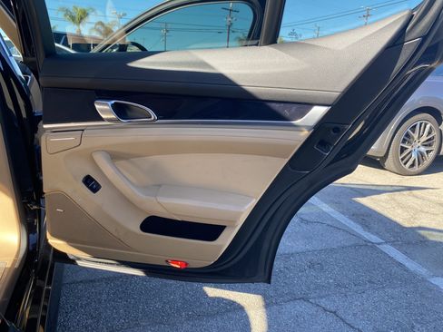 Used 2013 Porsche Panamera image 21