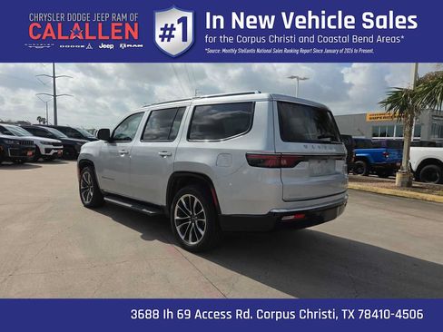 Used 2022 Jeep Wagoneer Series III w/ Flexible Seating Group AWD/4WD image 12