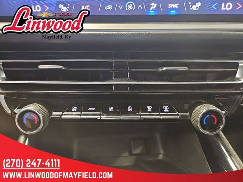 Used 2026 Chevrolet Traverse LT FWD image 25