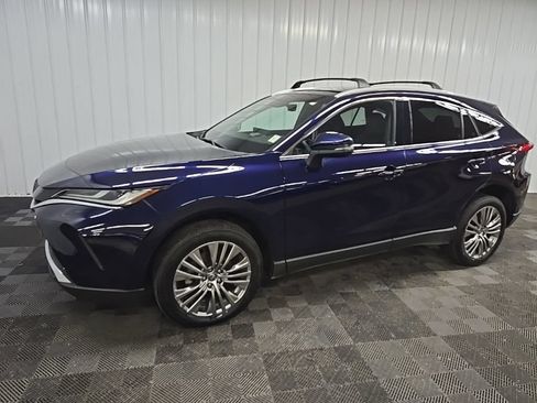 Used 2023 Toyota Venza XLE AWD/4WD image 6