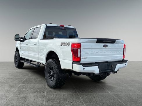 Used 2022 Ford F250 Lariat w/ Black Appearance Package image 3